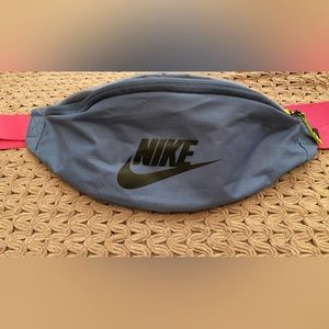 Nike Fanny Pack/Crossbody Bag